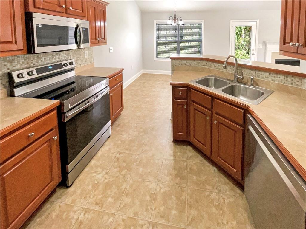 189 Hampton Drive Jefferson, GA 30549 - Photo 9 of 36 a kitchen with a stove a sink and a microwave