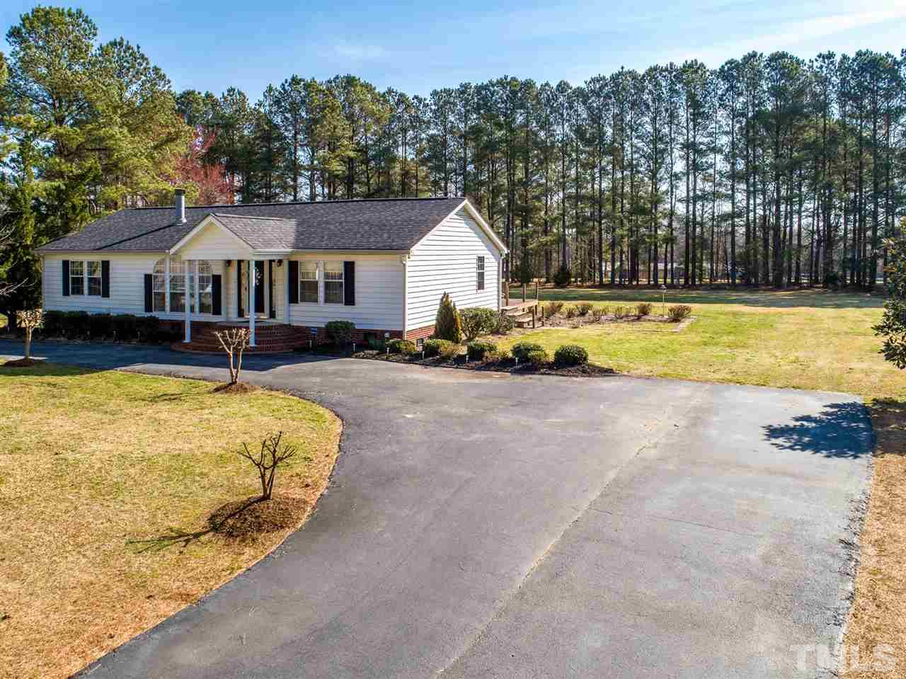 266 Smith Road Smithfield, NC 27577 - Photo 3 of 30 Gallery Image 3
