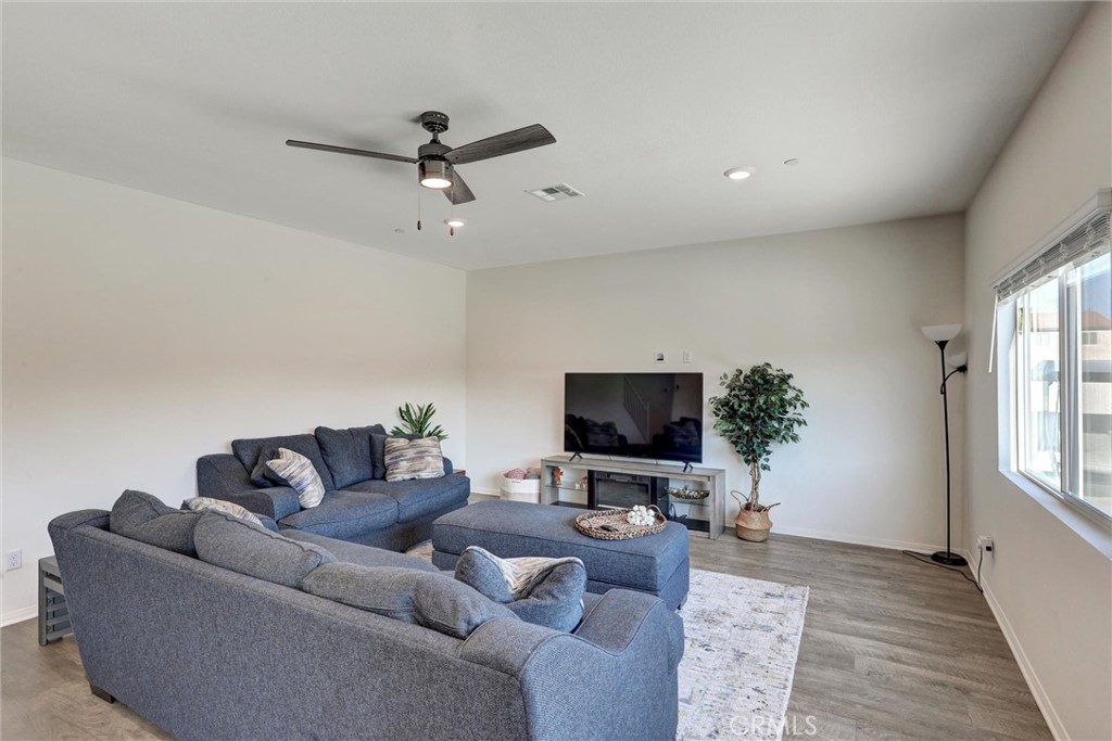 31214 Linden Flower Road Winchester, CA 92596 - Photo 11 of 38