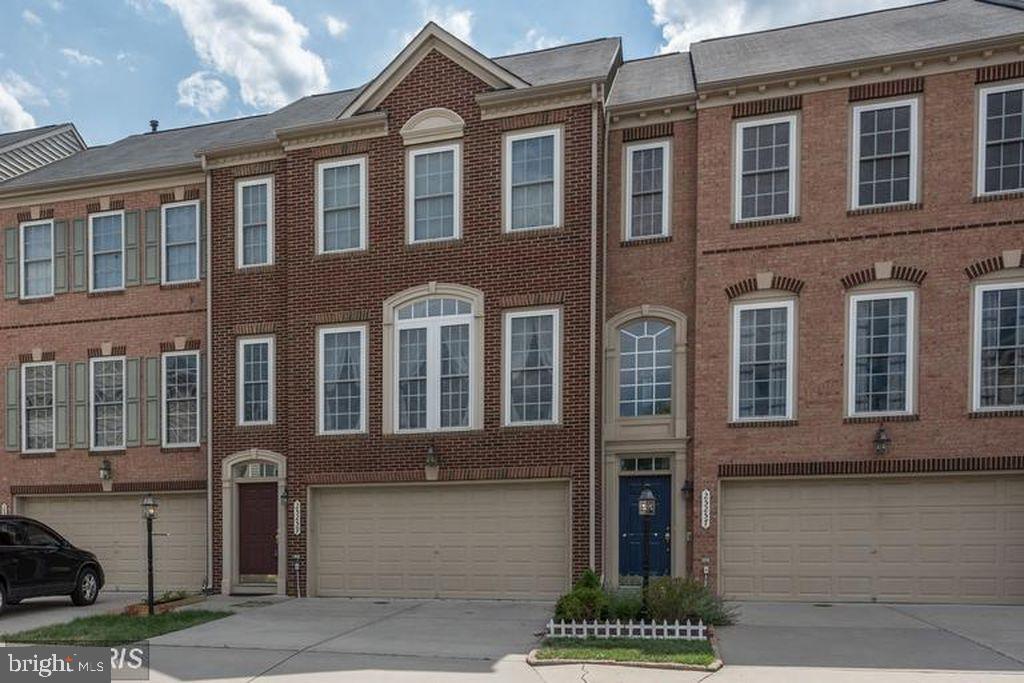 25259 Destination Square Aldie, VA 20105 - Photo 2 of 28 a front view of a house