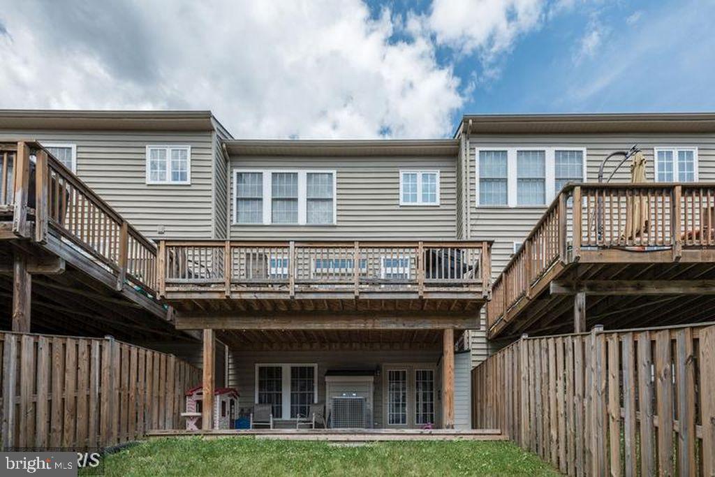 25259 Destination Square Aldie, VA 20105 - Photo 28 of 28 a front view of a house with a garden