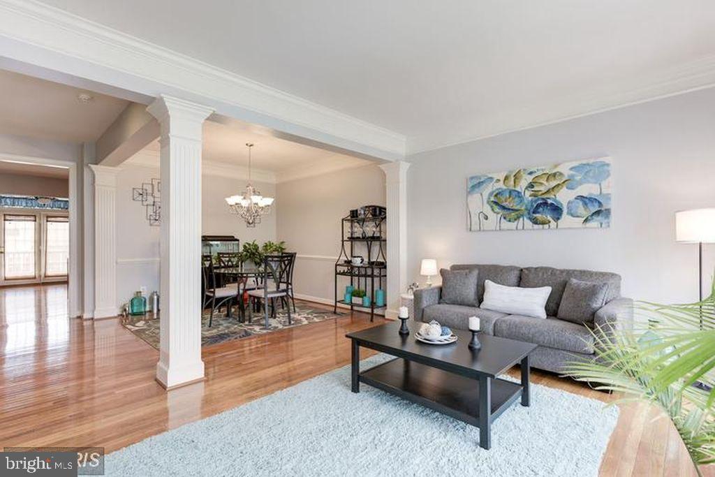 25259 Destination Square Aldie, VA 20105 - Photo 5 of 28 a living room with furniture and wooden floor