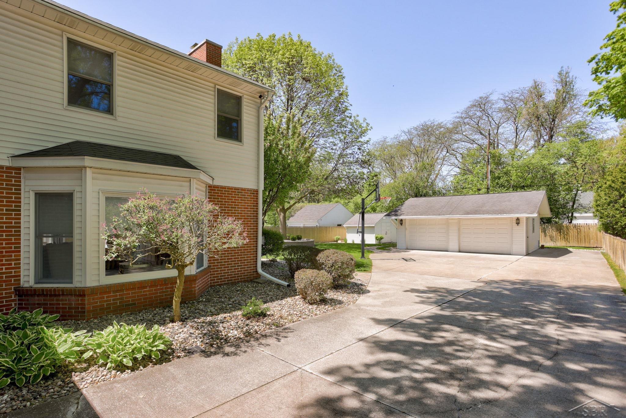 62 Benton Road Saginaw, MI 48602 - Photo 50 of 72 50109222-49.JPG