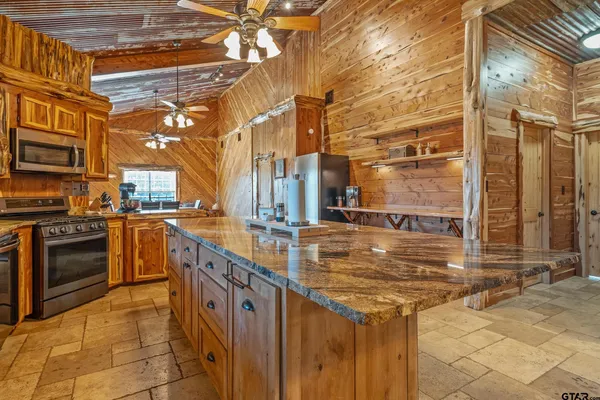 $799,000 | 2600 Van Meter Road, Kilgore, TX 75662