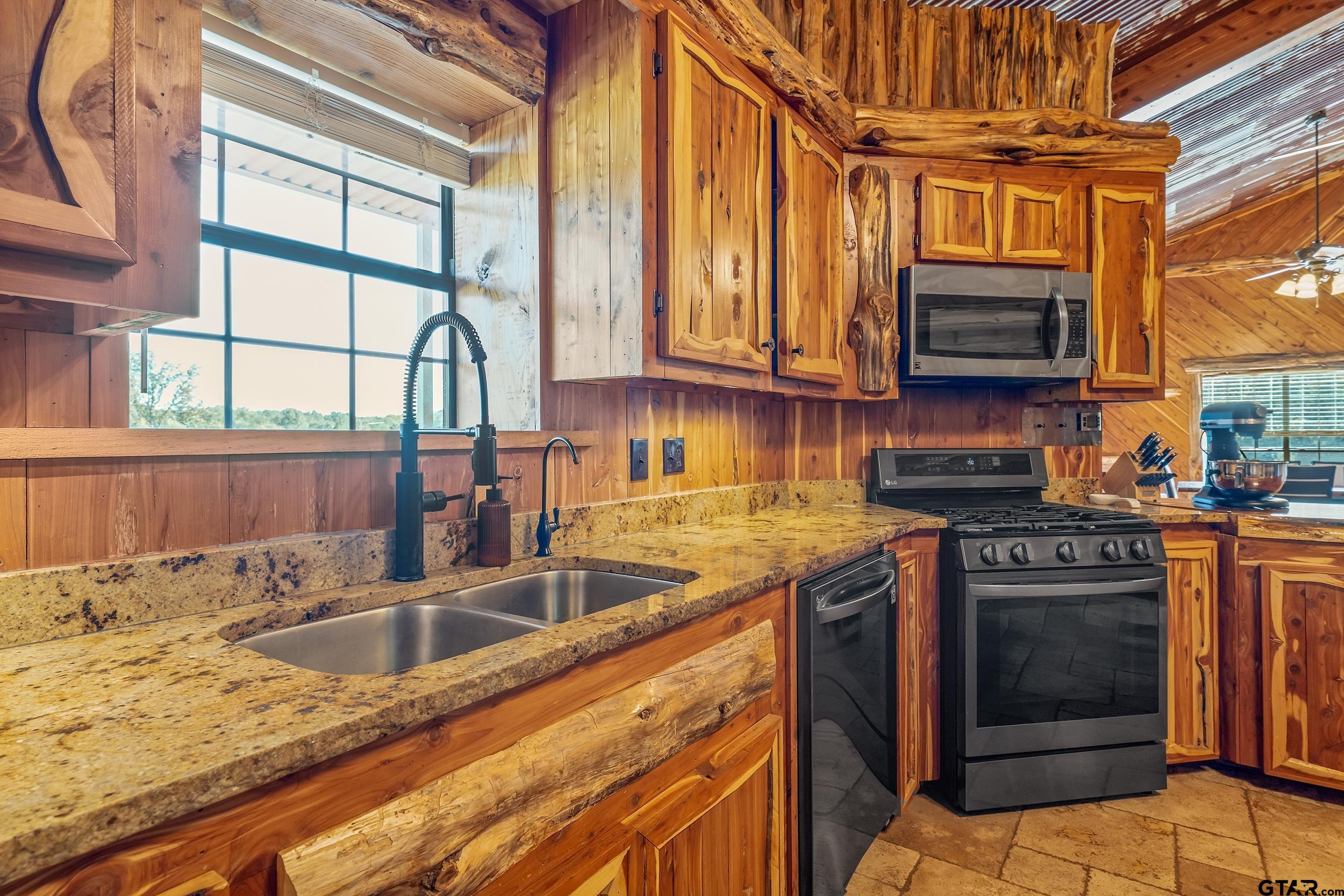 2600 Van Meter Road Kilgore, TX 75662 - Photo 22 of 48