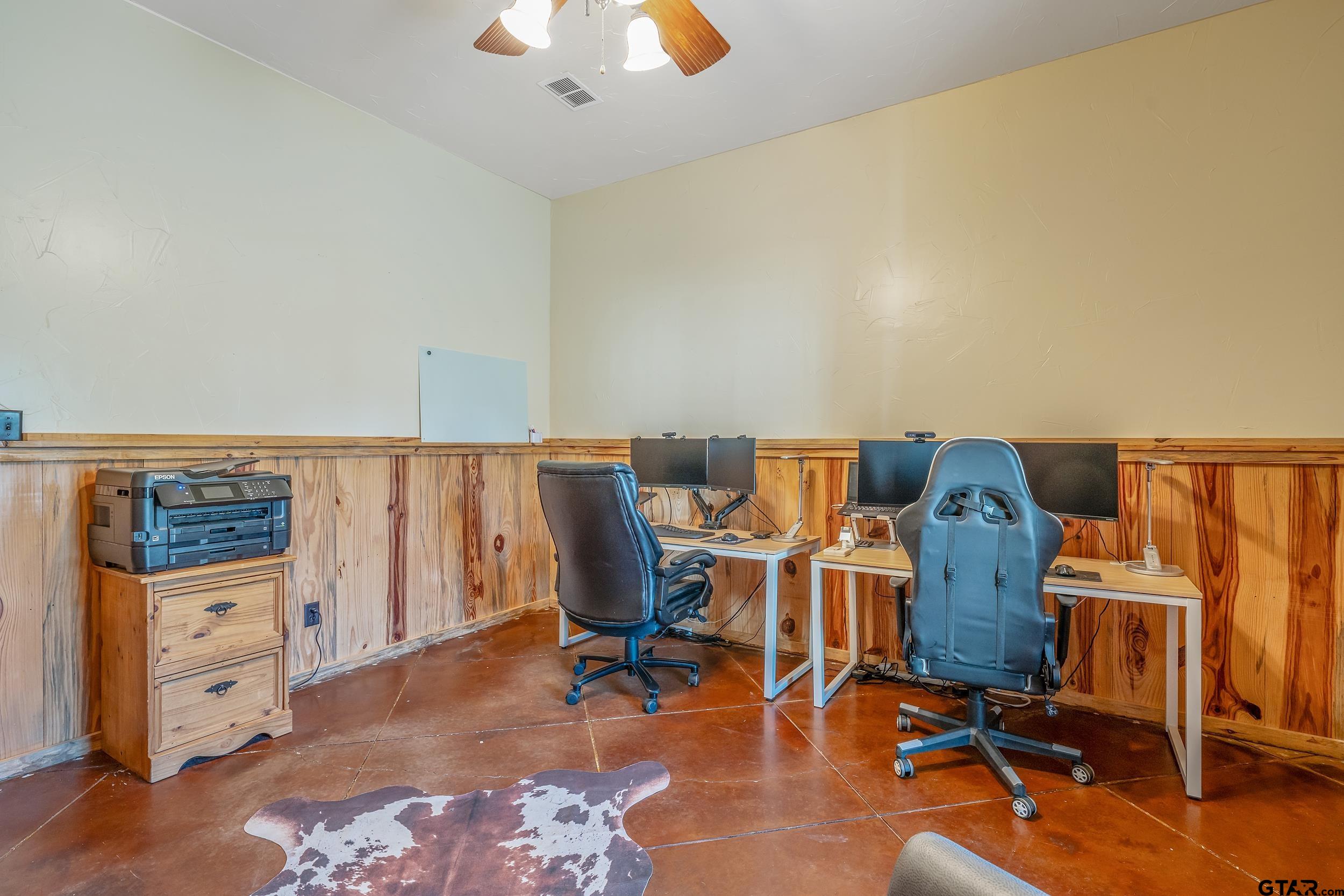 2600 Van Meter Road Kilgore, TX 75662 - Photo 26 of 48 a workspace with furniture