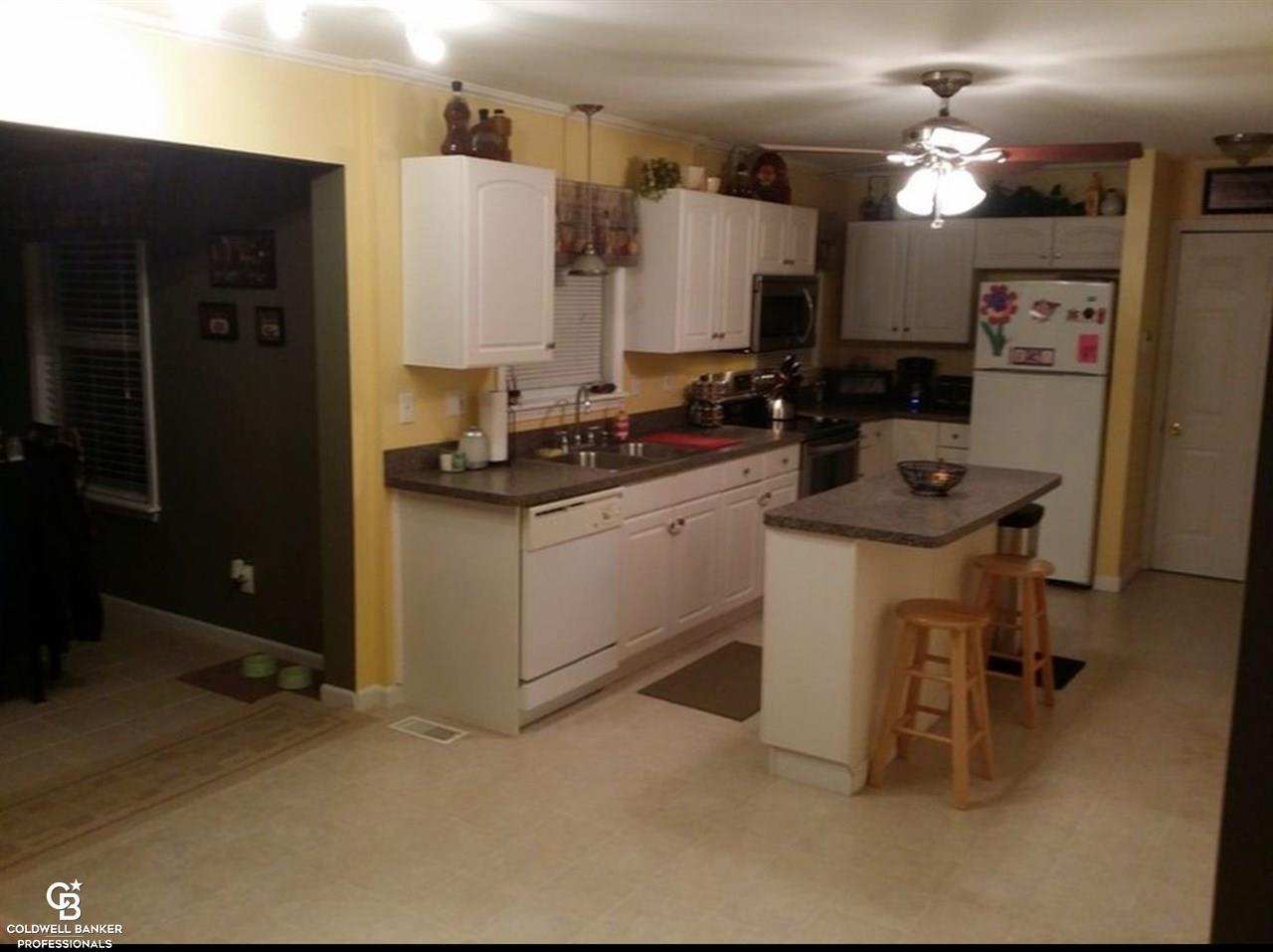 13344 Burgess Road Memphis, MI 48041 - Photo 7 of 20 31315140-6.JPG