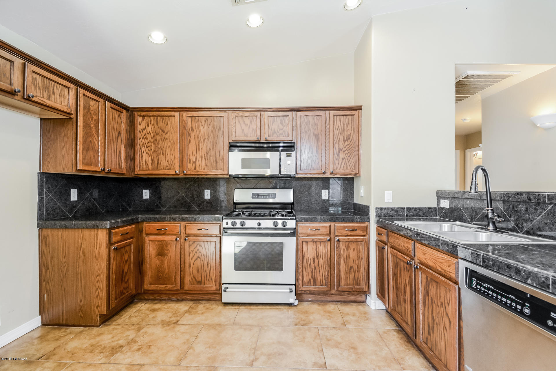 8353 South Bainbridge Road Tucson, AZ 85747 - Photo 11 of 24