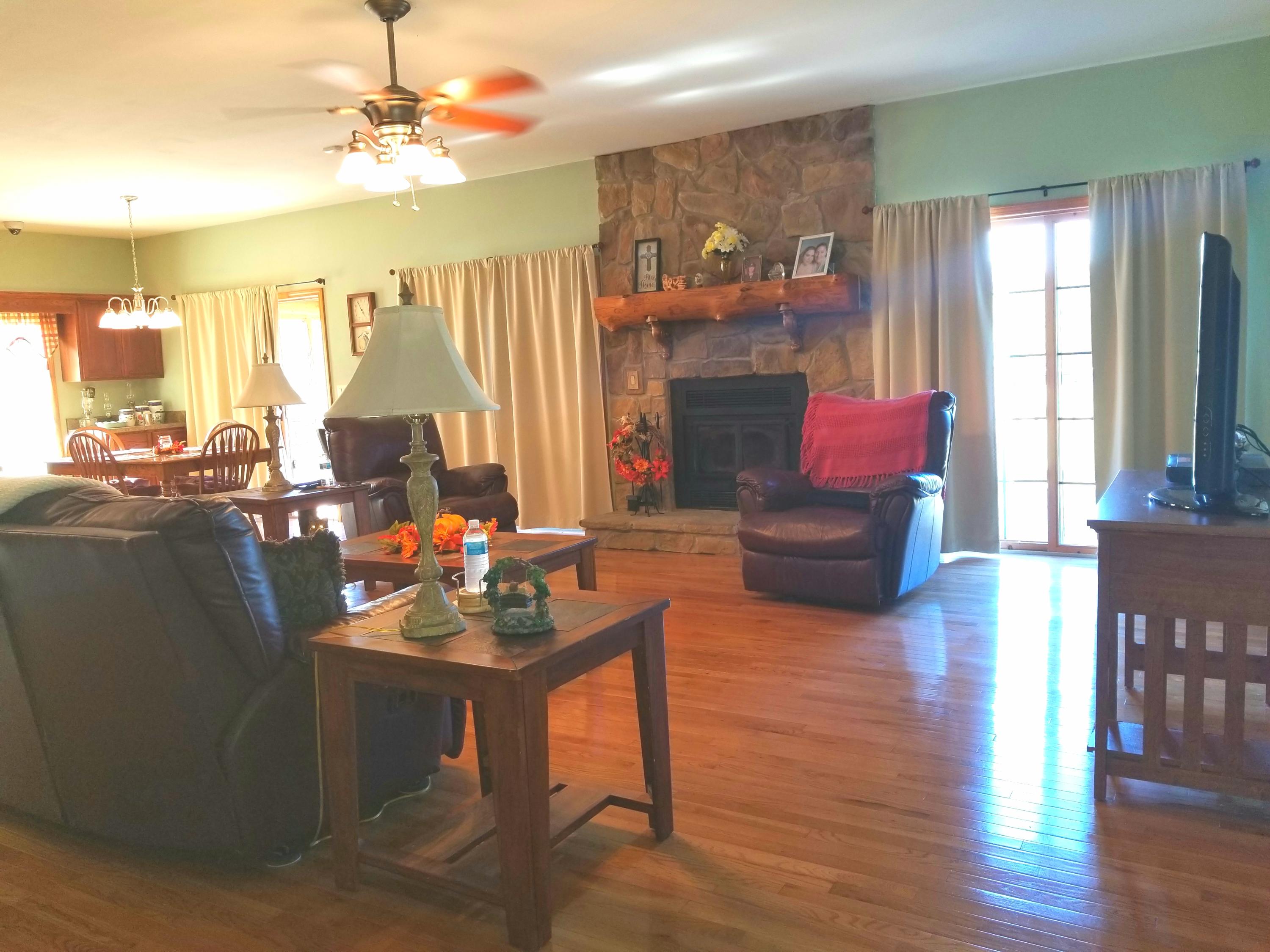 577 Red Cut Road Pioneer, TN 37847 - Photo 7 of 29 Red Cut Living Room