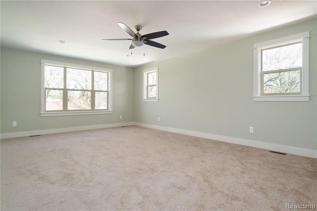 339 Lothrop Road Grosse Pointe Farms, MI 48236 - Photo 15 of 31