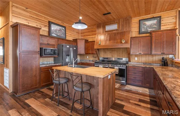 $999,900 | 150 Keysville Street, Cook Sta, MO 65449