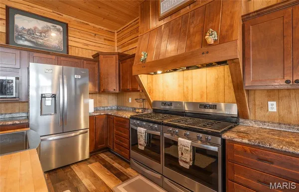 $999,900 | 150 Keysville Street, Cook Sta, MO 65449