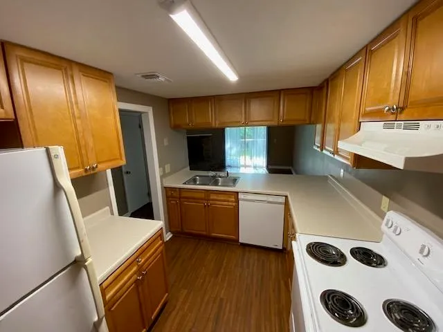 $1,300 | 5453 Sombra Del Lago Drive, Unit B, Tallahassee, FL 32303