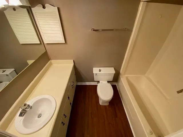 $1,300 | 5453 Sombra Del Lago Drive, Unit B, Tallahassee, FL 32303