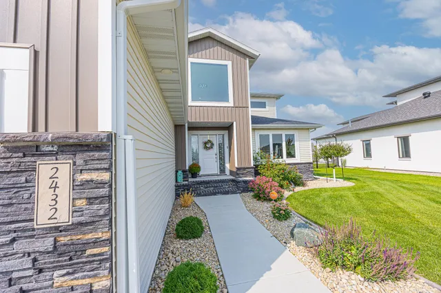 $899,900 | 2432 McLeod Drive East, West Fargo, ND 58078