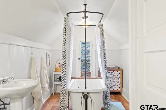 $355,000 | 217 South Vine Avenue, Tyler, TX 75702