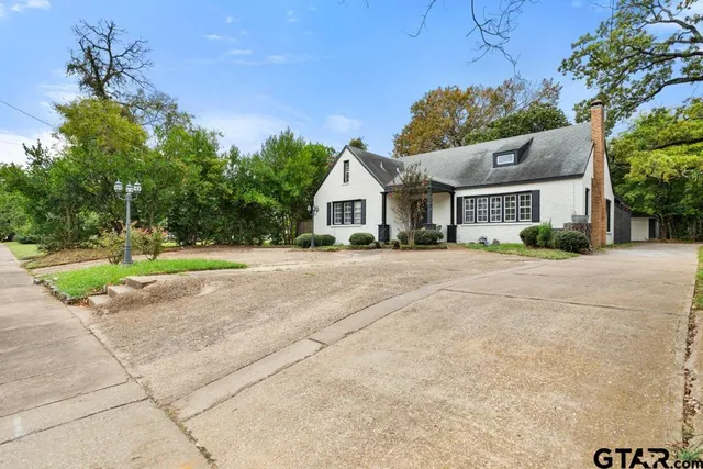 $355,000 | 217 South Vine Avenue, Tyler, TX 75702