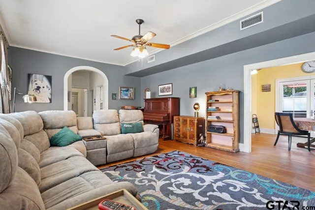 $355,000 | 217 South Vine Avenue, Tyler, TX 75702