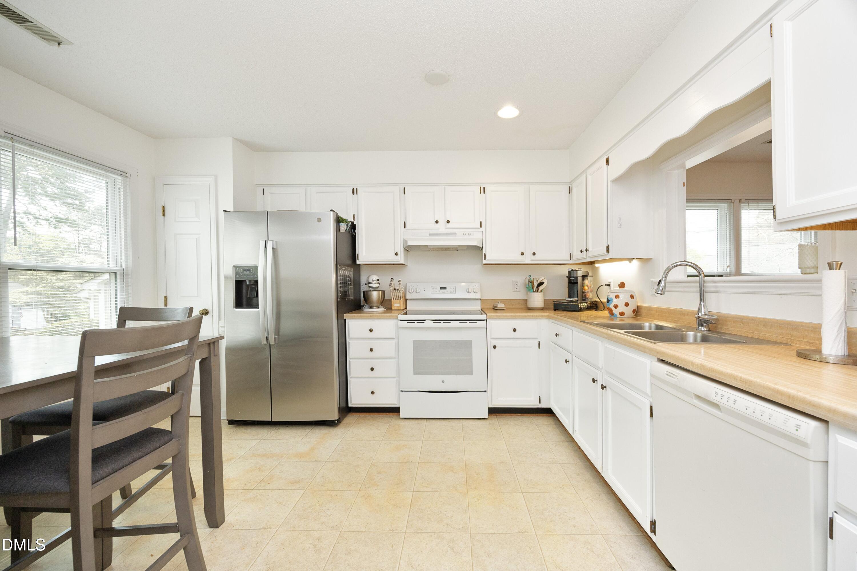 1507 Nature Court Raleigh, NC 27609 - Photo 8 of 30 05Kitchen