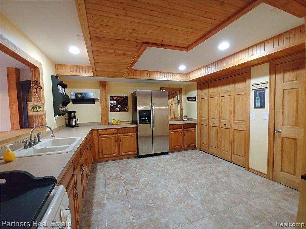 2715 West Coon Lake Road Howell, MI 48843 - Photo 37 of 54 17b. Perfect for Entertaining Family & Guests