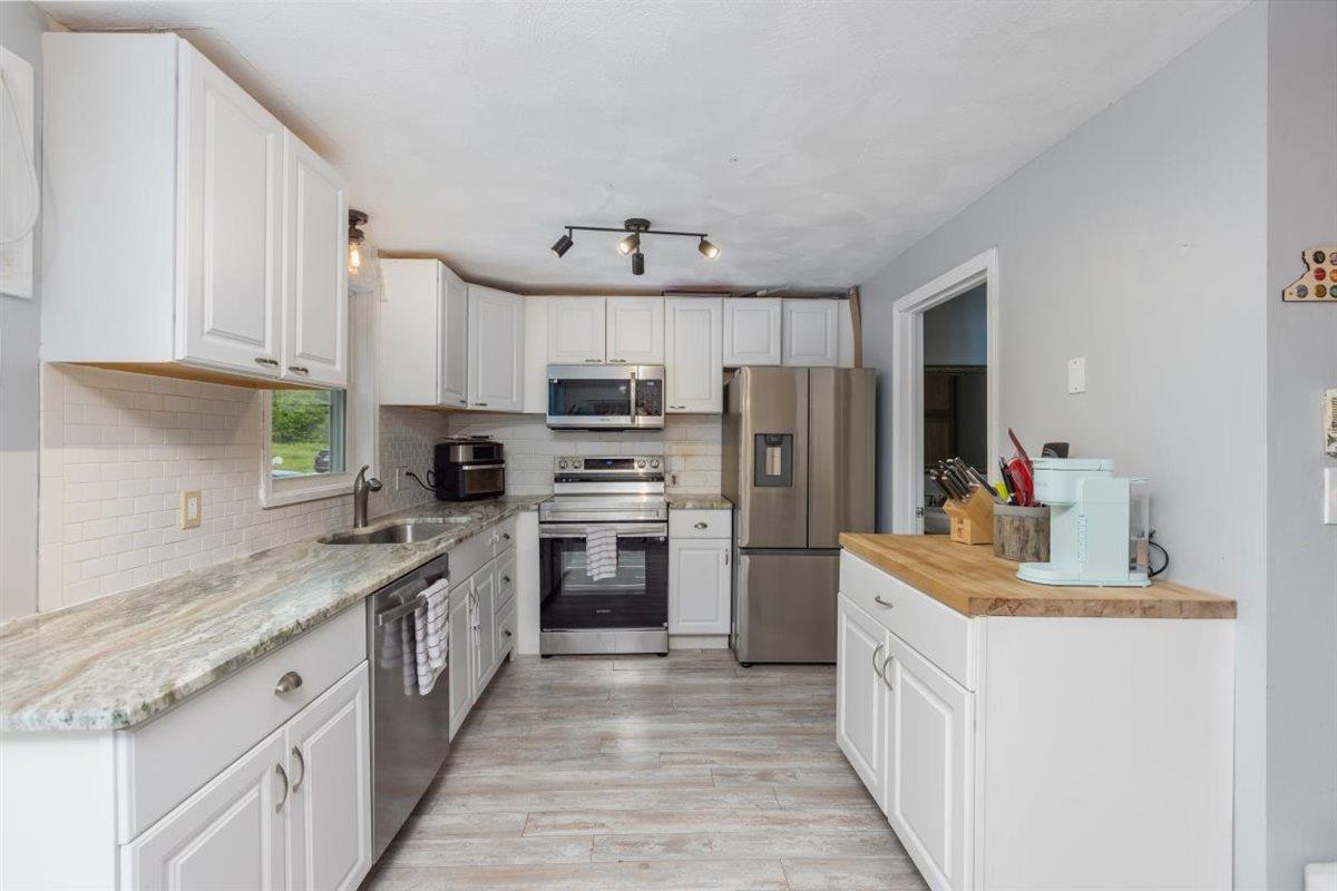 29 Olde Country Village Road Londonderry, NH 03053 - Photo 2 of 21