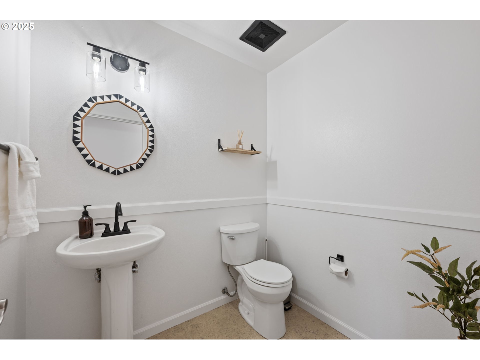 63103 Watercress Way Bend, OR 97701 - Photo 22 of 47 a bathroom with a toilet a sink and a mirror