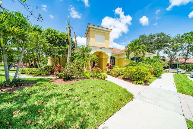 $528,000 | 8063 Via Hacienda, Palm Beach Gardens, FL 33418