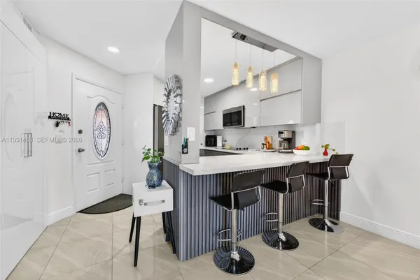 $2,650 | 1750 West 46th Street, Unit 412, Hialeah, FL 33012