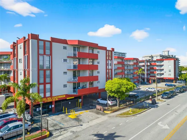 $2,650 | 1750 West 46th Street, Unit 412, Hialeah, FL 33012