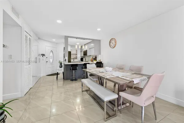 $2,650 | 1750 West 46th Street, Unit 412, Hialeah, FL 33012