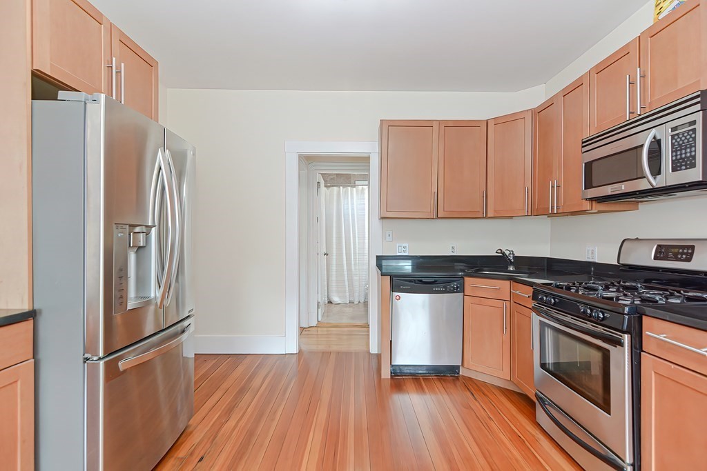 40 Raymond Avenue, Unit C Somerville, MA 02144 - Photo 16 of 33