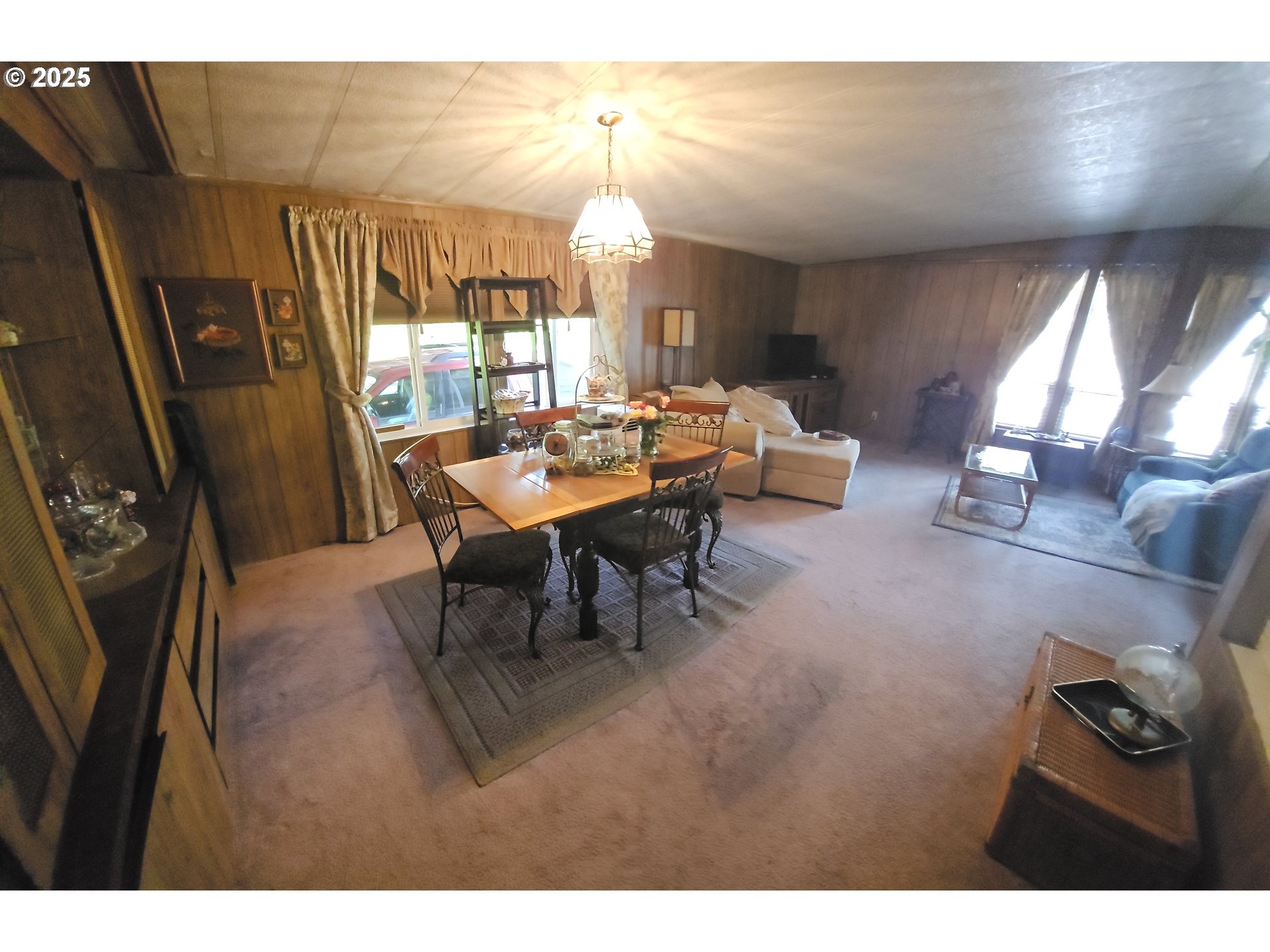 5600 Mt Solo Road Longview, WA 98632 - Photo 11 of 17 a dining room with furniture and window