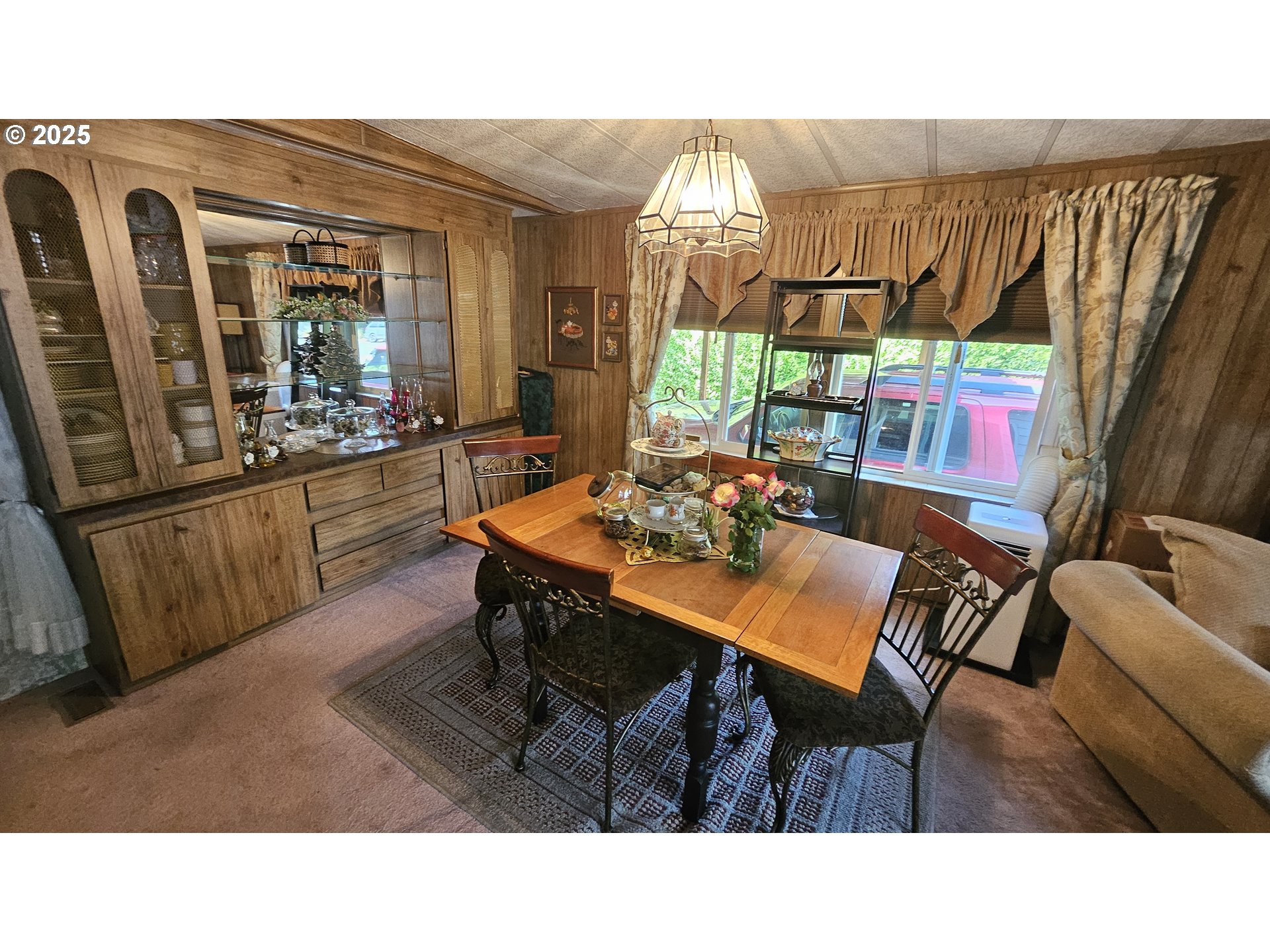 5600 Mt Solo Road Longview, WA 98632 - Photo 13 of 17 a upper view of a dining room with furniture and window