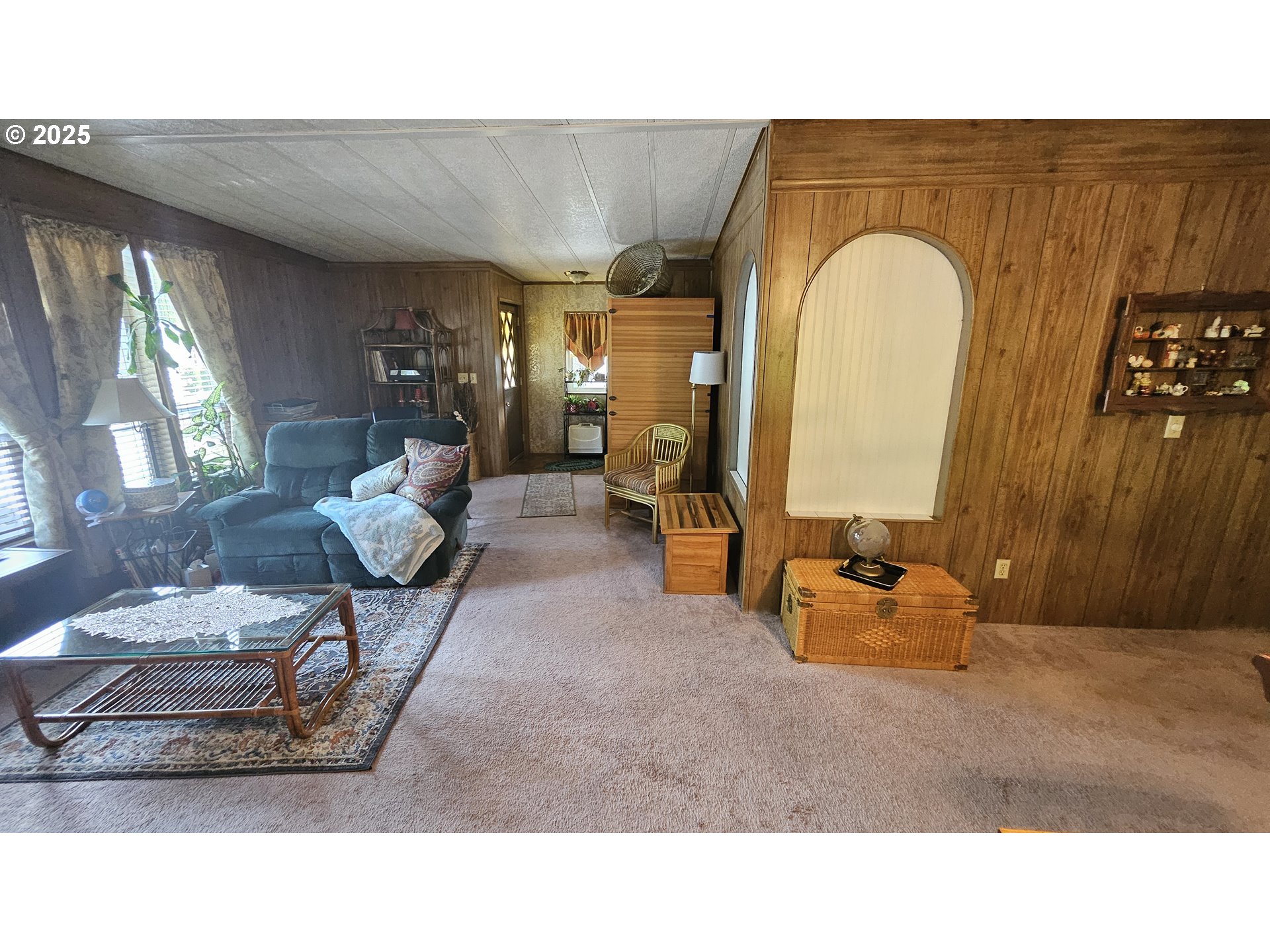 5600 Mt Solo Road Longview, WA 98632 - Photo 15 of 17 a living room with couches and furniture