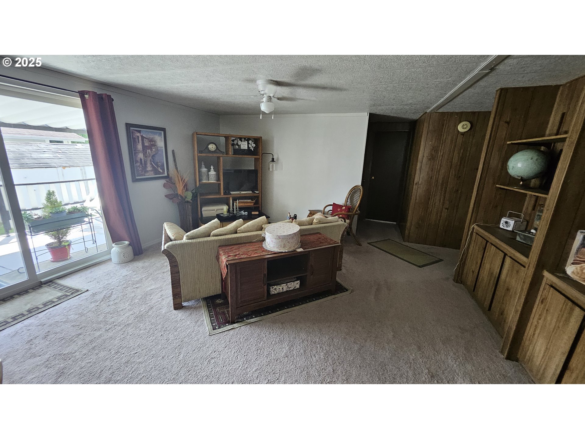 5600 Mt Solo Road Longview, WA 98632 - Photo 4 of 17 a living room with furniture and a flat screen tv