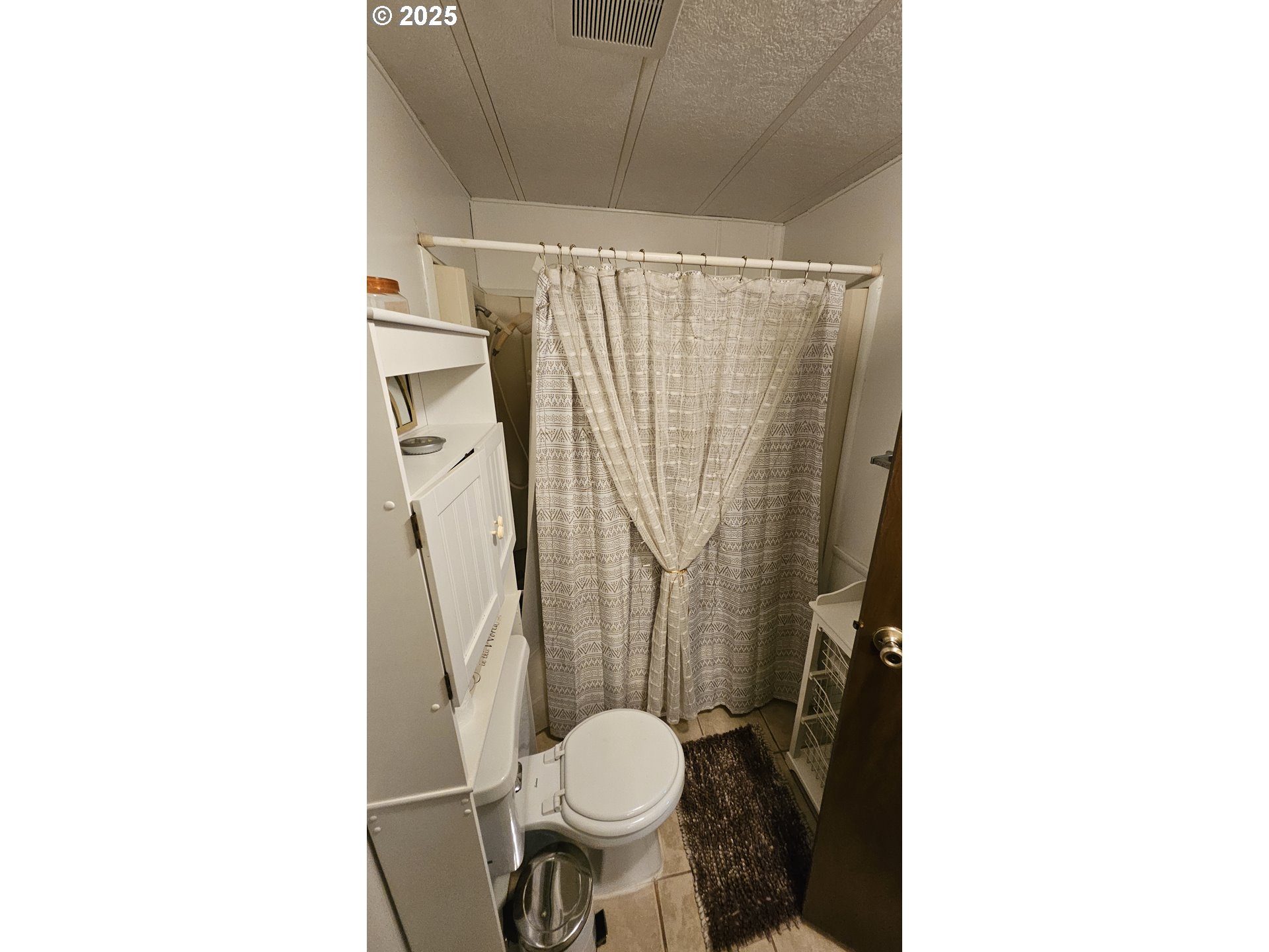 5600 Mt Solo Road Longview, WA 98632 - Photo 7 of 17 a bathroom with a toilet and a shower