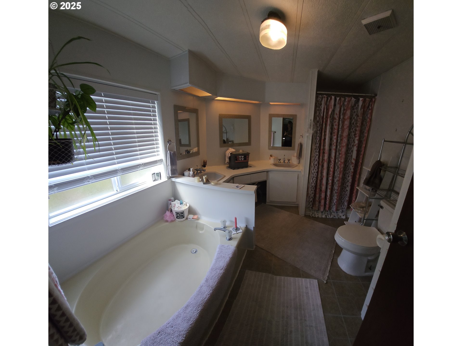 5600 Mt Solo Road Longview, WA 98632 - Photo 10 of 17 a dining room with furniture and a window