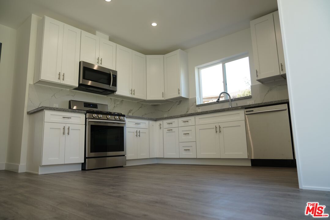 10434 Whitegate Avenue Sunland, CA 91040 - Photo 11 of 34