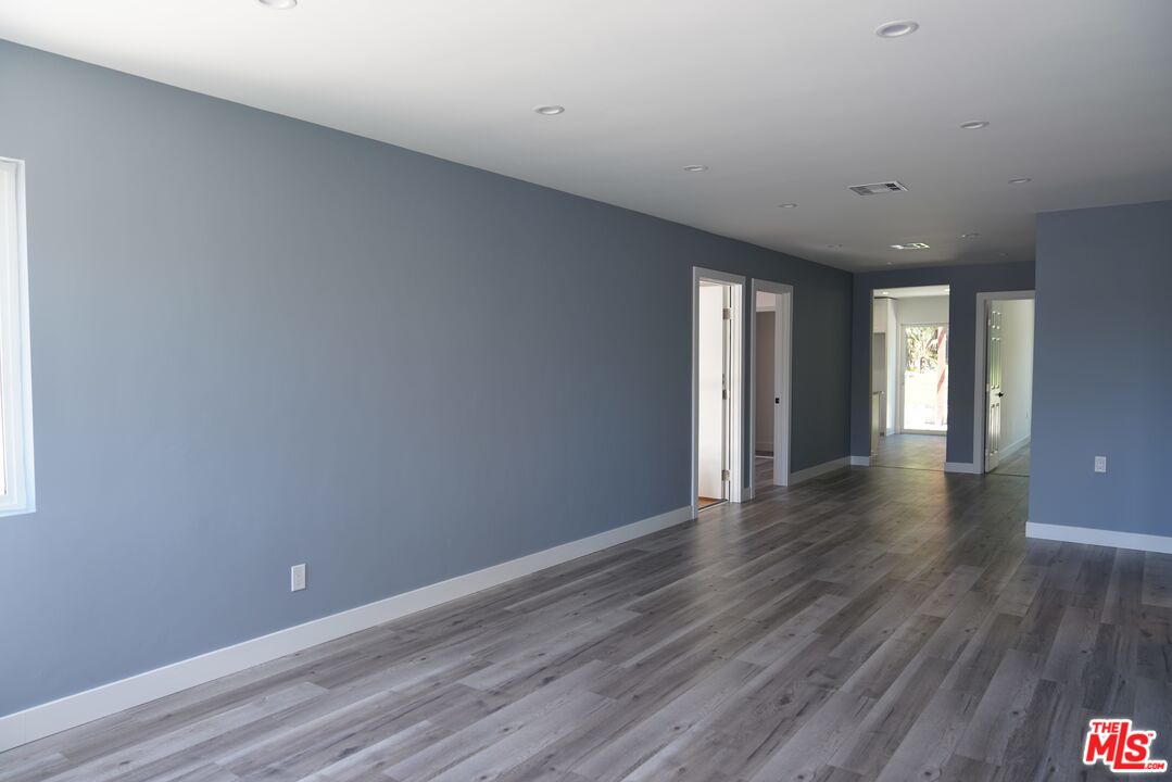 10434 Whitegate Avenue Sunland, CA 91040 - Photo 4 of 34