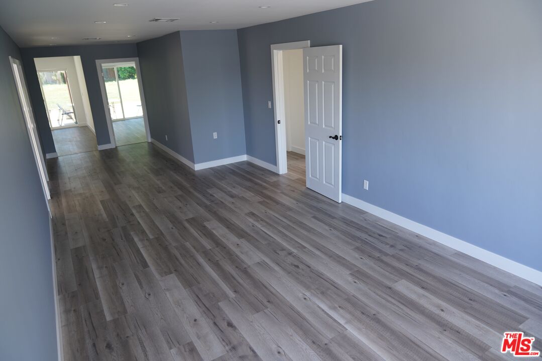 10434 Whitegate Avenue Sunland, CA 91040 - Photo 6 of 34