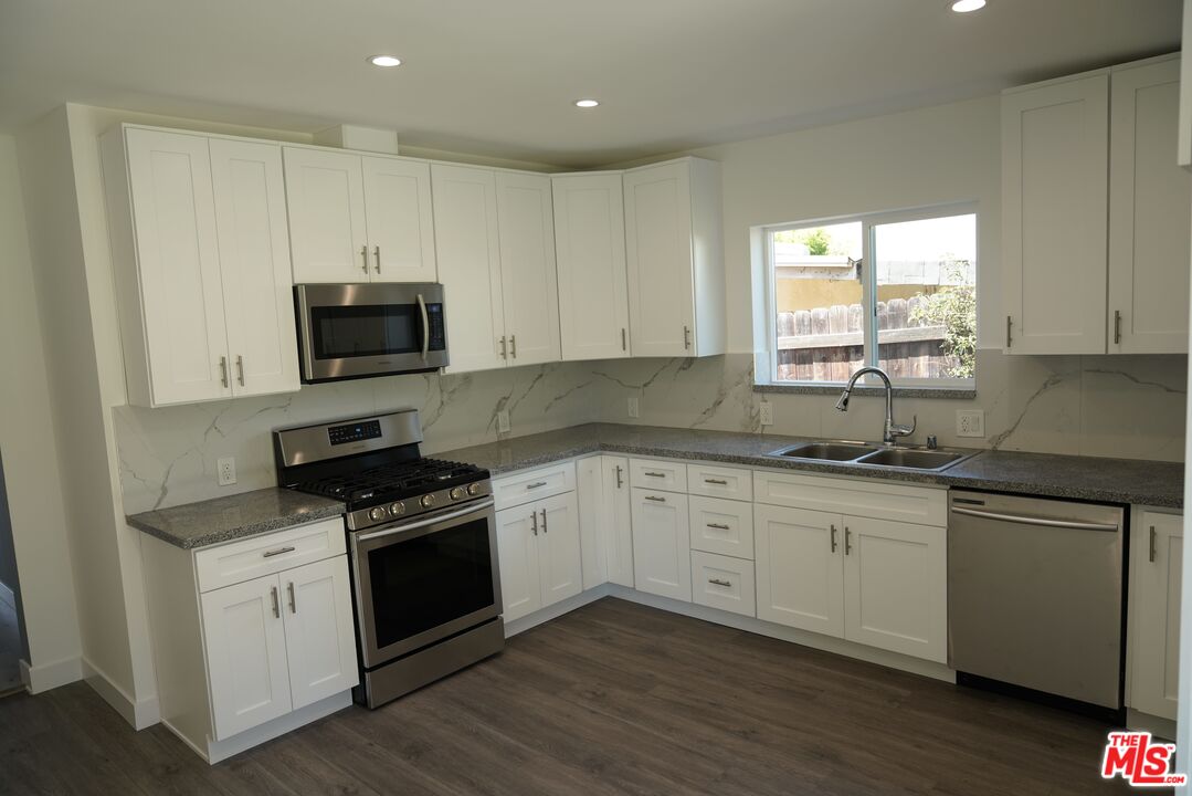 10434 Whitegate Avenue Sunland, CA 91040 - Photo 10 of 34