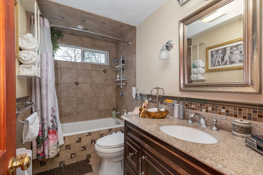 69 Seaver Road Weymouth, MA 02189 - Photo 19 of 34