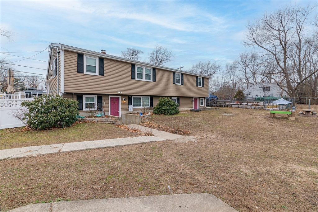 69 Seaver Road Weymouth, MA 02189 - Photo 3 of 34