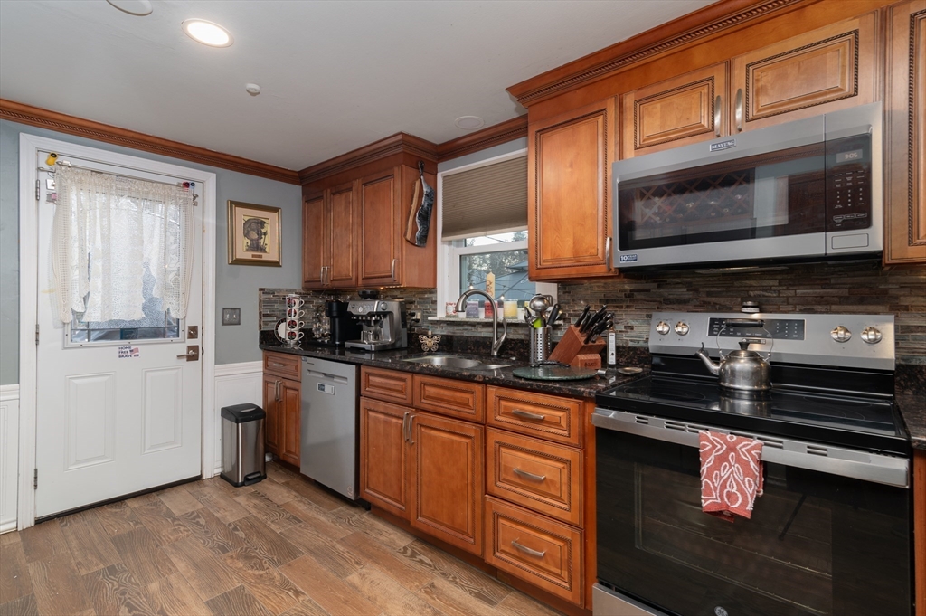 69 Seaver Road Weymouth, MA 02189 - Photo 8 of 34