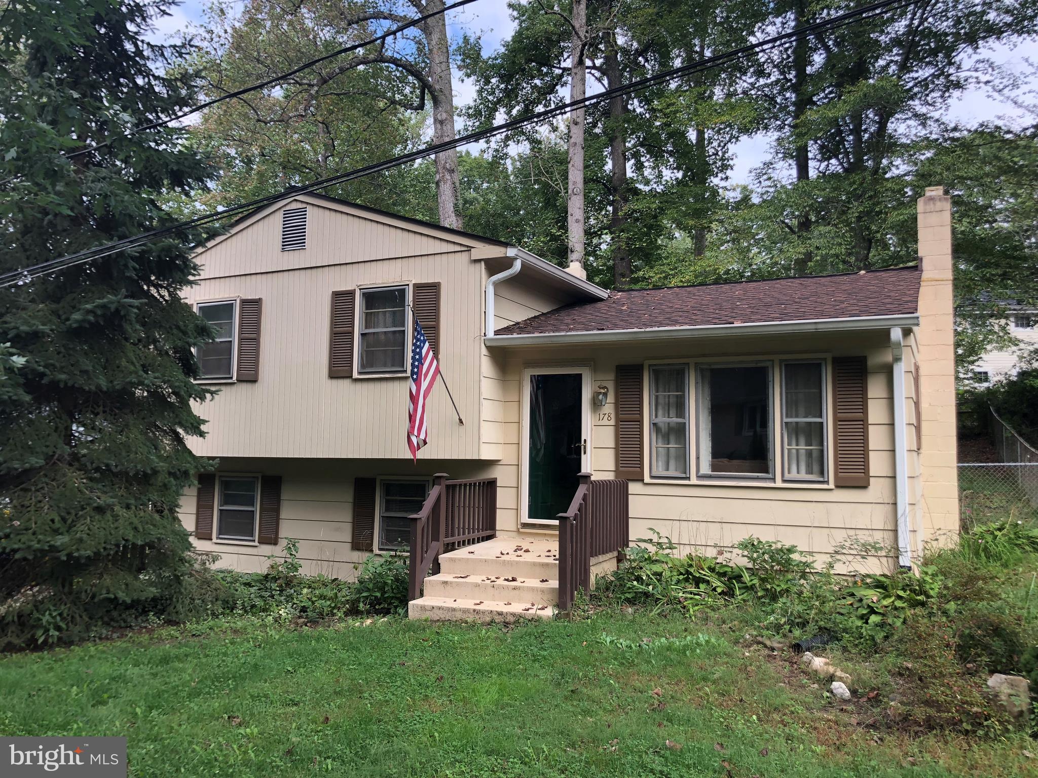 178 Southdown Road Edgewater, MD 21037 - Photo 1 of 12 Exterior (Front)