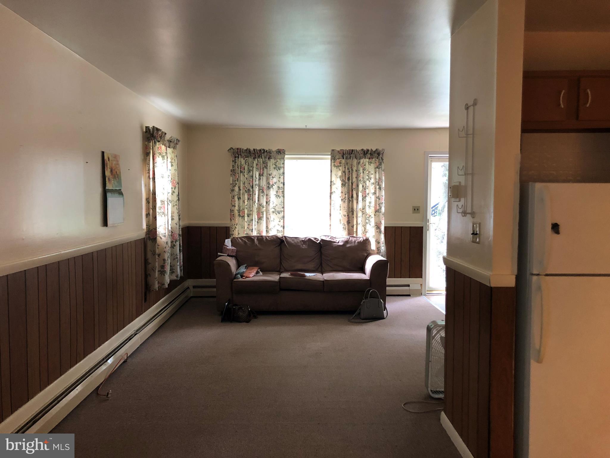 178 Southdown Road Edgewater, MD 21037 - Photo 5 of 12 Living Room
