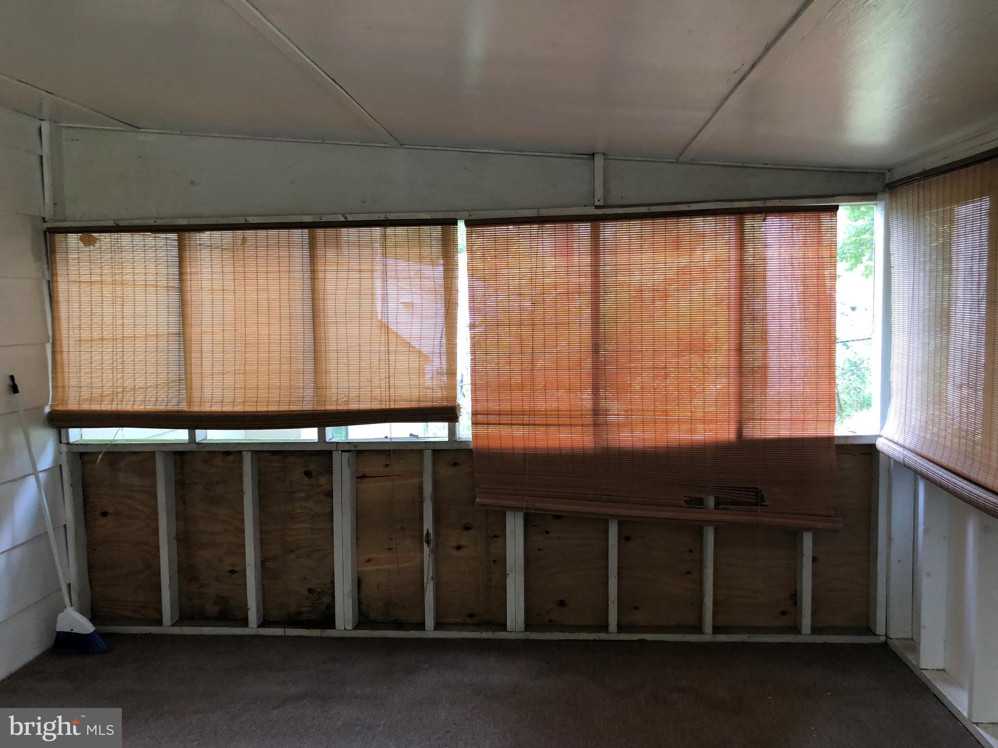 178 Southdown Road Edgewater, MD 21037 - Photo 6 of 12 Screened in porch
