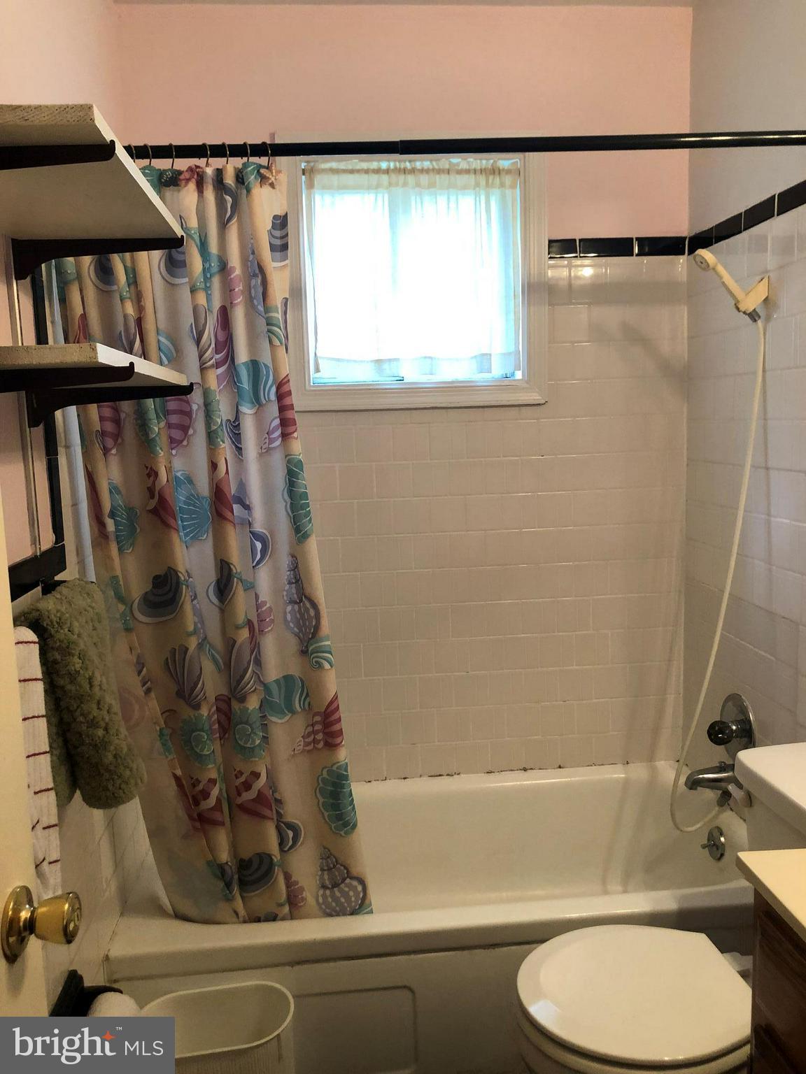 178 Southdown Road Edgewater, MD 21037 - Photo 8 of 12 Bath