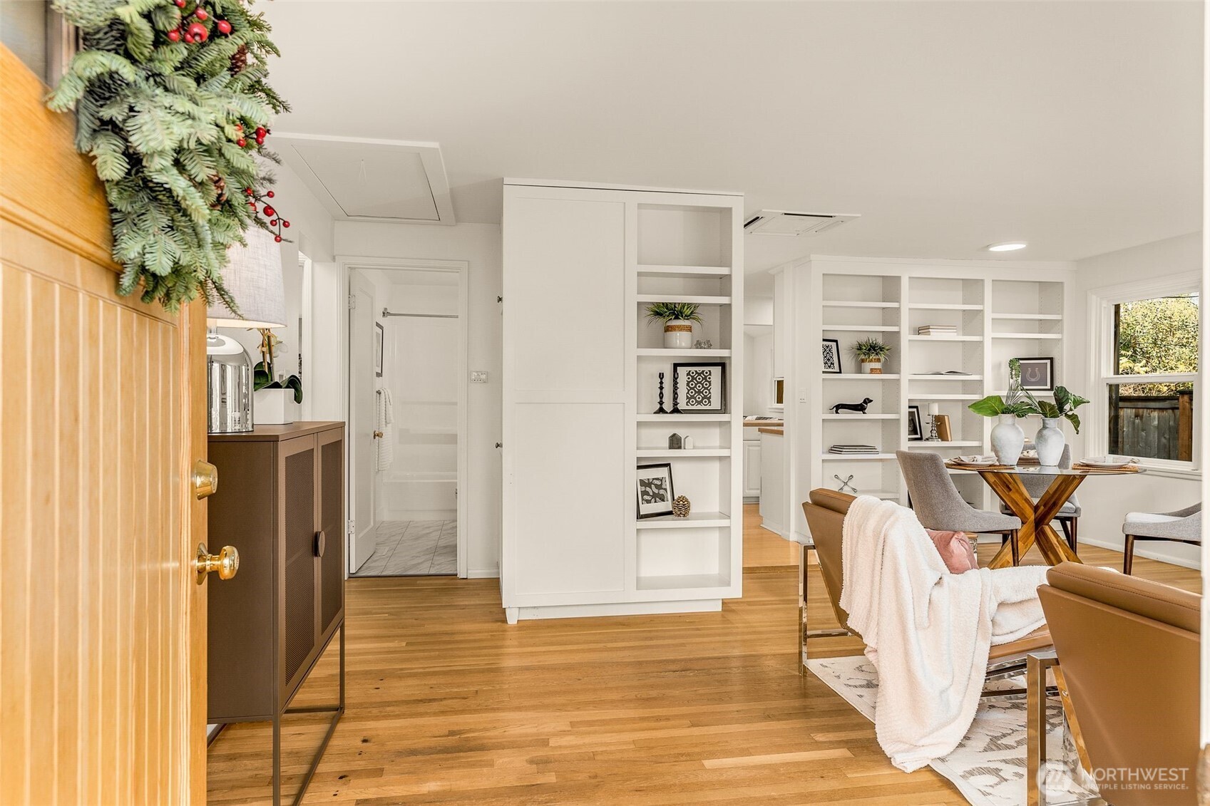 5143 46th Avenue Northeast Seattle, WA 98105 - Photo 6 of 33 a view of a living room