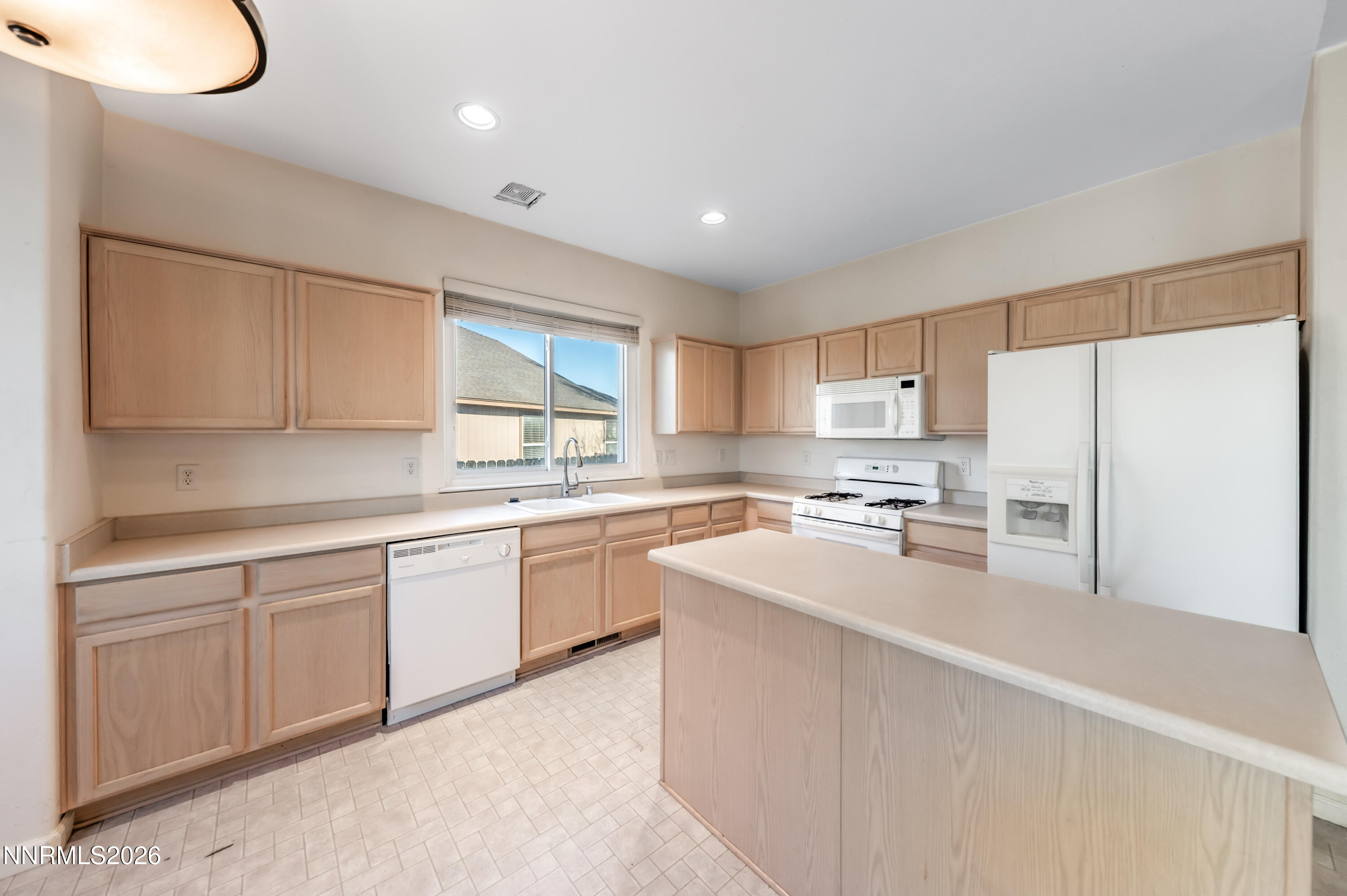 11705 Lone Desert Drive Reno, NV 89506 - Photo 11 of 36 L-1014